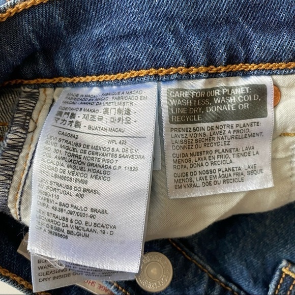 NEW Levi’s Ribcage Cutoff Distressed Jean Shorts - Picture 11 of 12